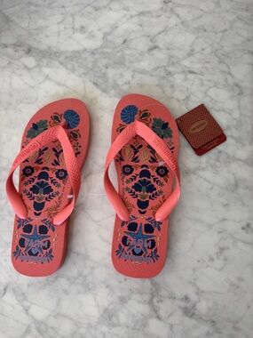Farm Rio x Havaianas Seasheel Tapestry flip flops NWT 7/8